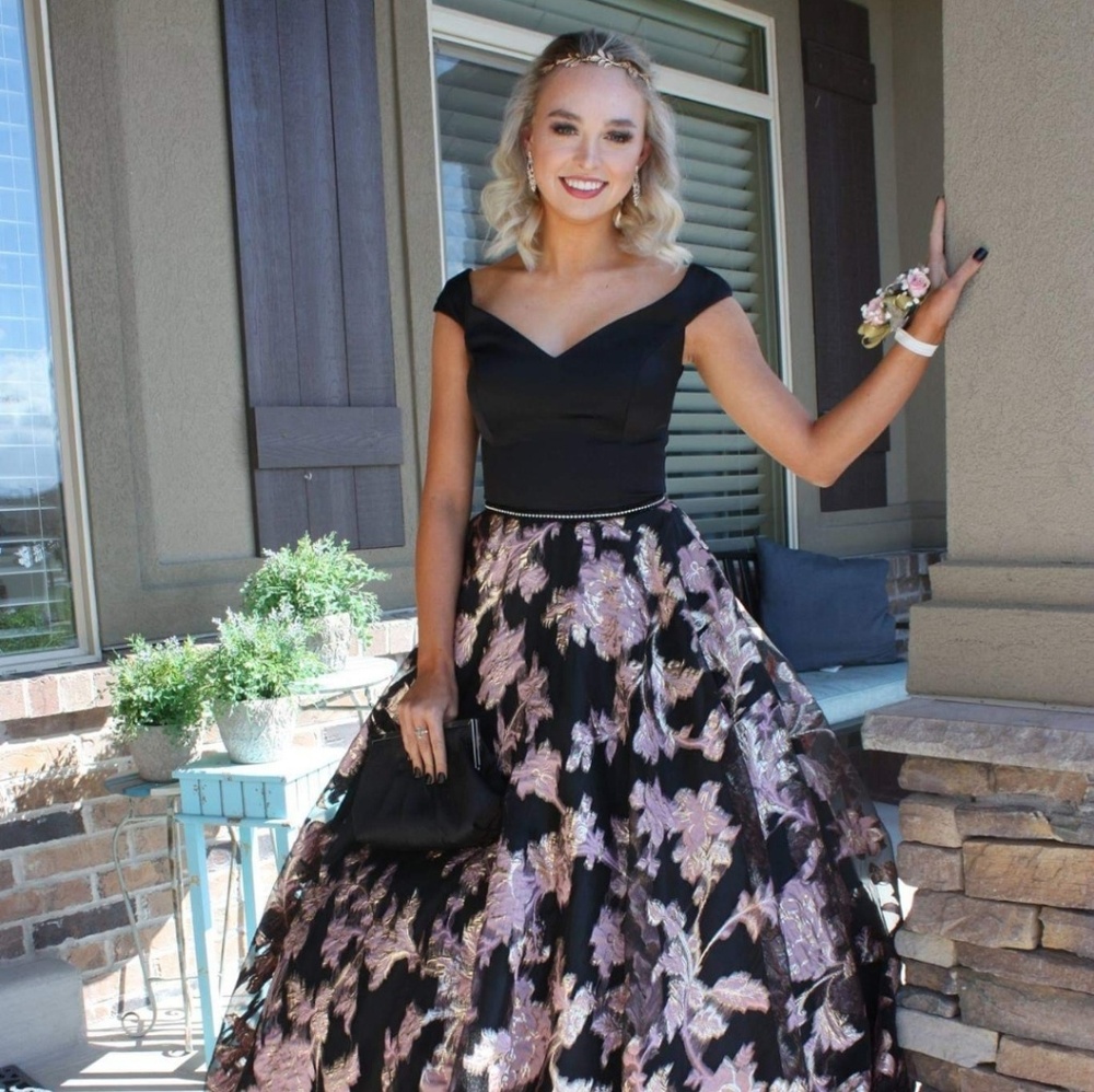 Ypsilon Prom Dress - Picture 5 of 8